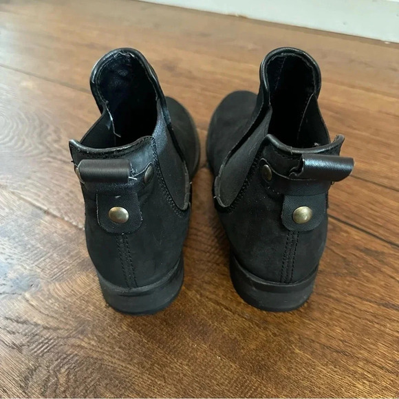 Steve Madden Black Gilte Leather Chelsea Ankle Bootie Size 7.5 - Picture 9 of 9